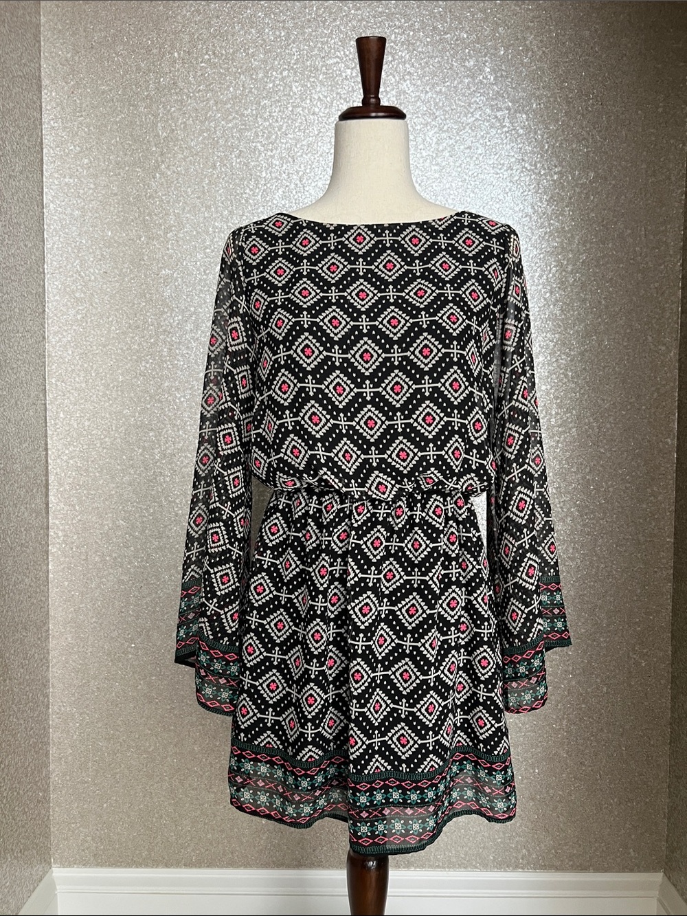 Black and Pink Geometric Long-Sleeve Dress
